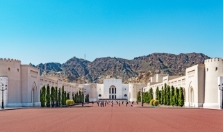 Cortile del palazzo Al Alam a Muscat Vacanze in Oman - Vista prospettica del palazzo Al Alam