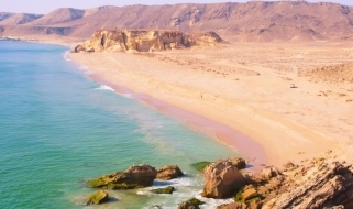 Coste della regione di Salalah Il deserto incontra il mare nella regione di Salalah