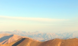 Vista panoramica di una zona montuosa dell'Uzbekistan