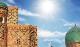 Tipiche cupole della città di Bukhara L'inconfondibile profilo della Madrasa Kukeldash a Bukhara