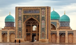 Complesso Hazrati Iman a Tashkent - Madrasa Barak Khan La Madrasa Barak Khan, uno degli edifici monumentali di Tashkent