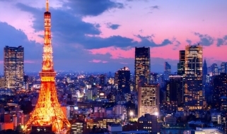 La Torre di Tokyo nel quartiere di Minato Lo skyline del centro di Tokyo