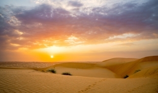 Tramonto sul deserto omanita Viaggio in Oman: i colori del tramonto sul deserto