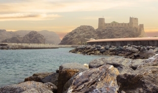 Vista del forte di Al Jalali a Muscat Panoramica dalla costa del forte Al Jalali nella capitale Muscat
