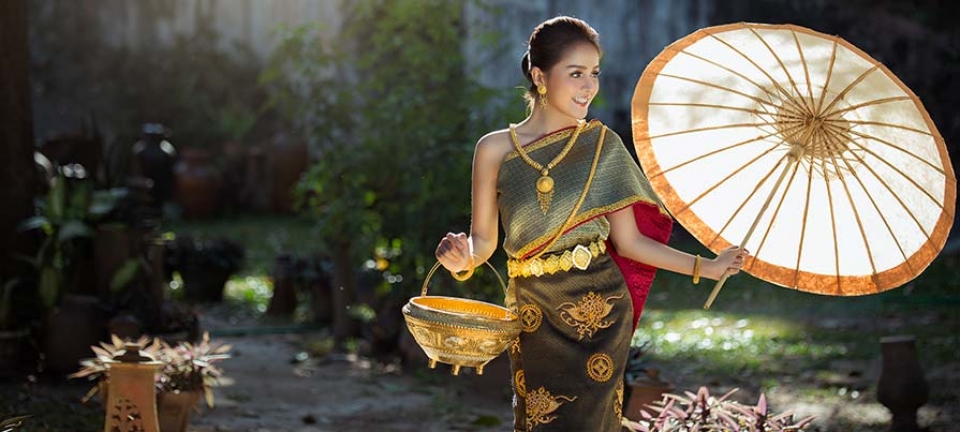 Donna immortalata durante il tour di 12 giorni in Laos