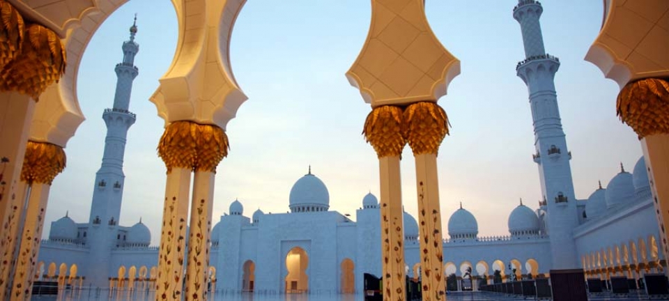 Scorcio di Abu Dhabi immortalato durante il viaggio combinato Abu Dhabi e Bali