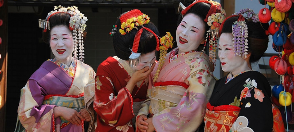 Donne giapponesi con kimono tradizionale