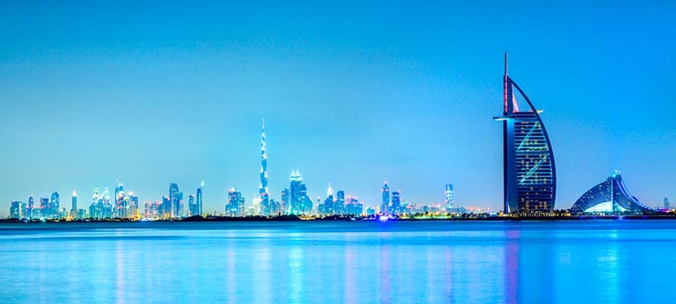 skyline di Dubai immortalato durante il viaggio negli emirati arabi tra Dubai e Abu Dhabi