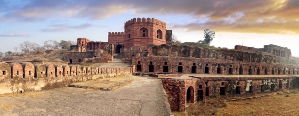 Foto di una struttura Indiana tradizionale immortalata durante il tour India classica di 10 giorni