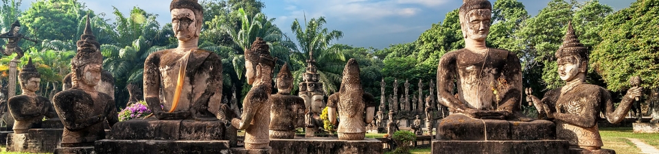 Statue e tradizione del Laos immortalate durante il viaggio in Asia