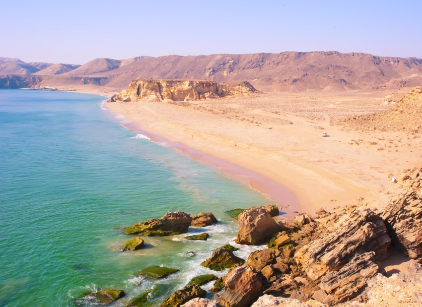 Spiaggia e mare omanita fotografato nel viaggio offroad avventura in Oman