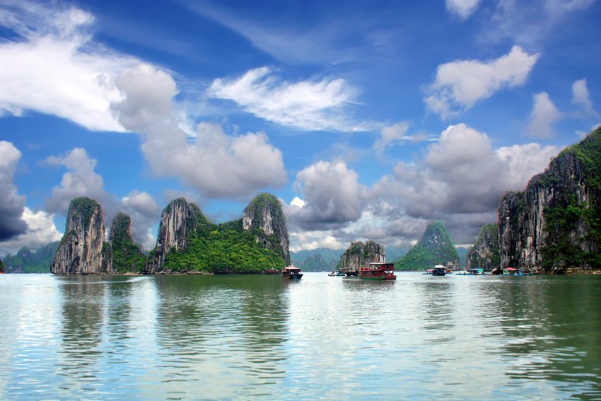 Scogliere sulla costa del Vietnam
