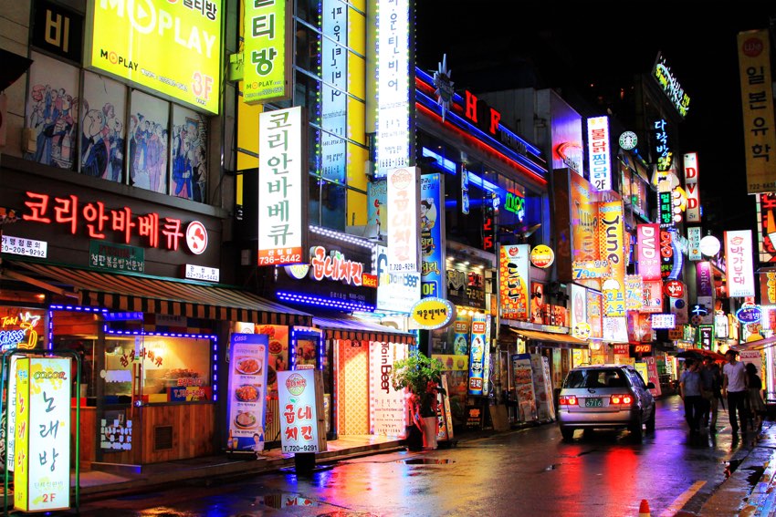 Foto dei neon della città di Seoul durante il viaggio con il pacchetto Corea Classica