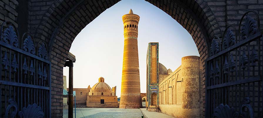 Minareto uzbeko fotografato durante il tour combinato Istanbul e Uzbekistan