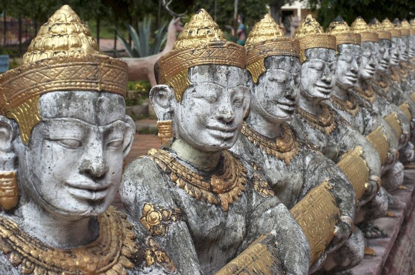 Statue visibili durante il tour tra Vietnam e Cambogia di 13 giorni