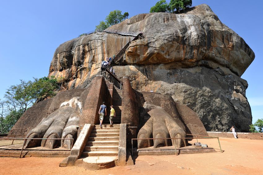 La fortezza di Sigiriya al tramonto durante il tour di lusso in Sri Lanka