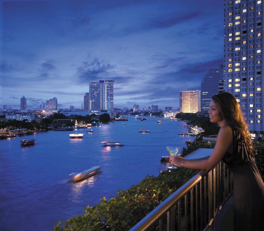 Donna in visita a Bangkok durante il Tour Capitali d'Oriente
