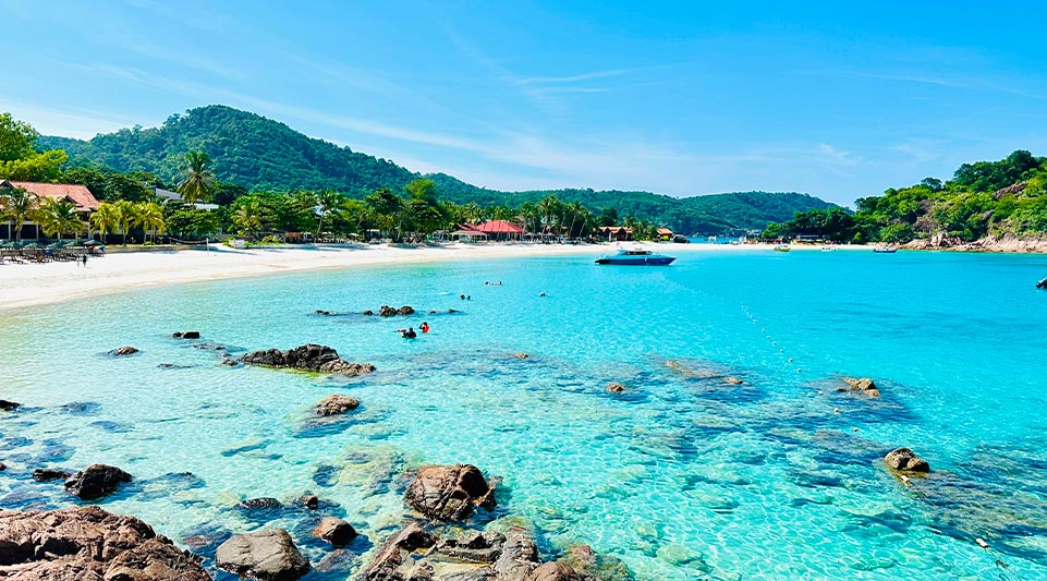 Mare cristallino durante un viaggio in Malesia