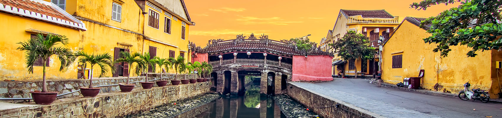Baia di Halong fotografata durante un tour in Vietnam