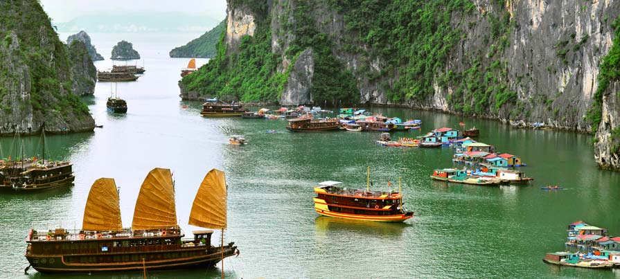 imbarcazioni in mare nel golfo vietnamita