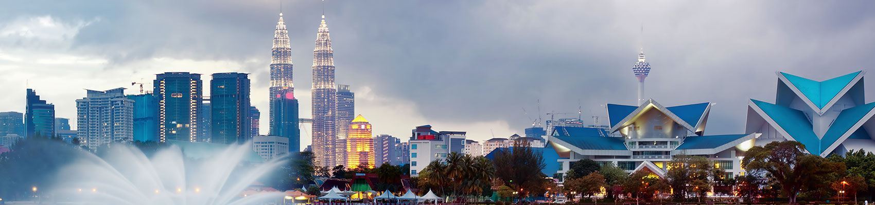Panorama notturno di Kuala Lumpur durante il grand tour di lusso Malesia Singapore e Indonesia
